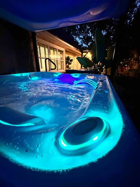 WALK Beach&River-Pool-Golf Cart-Putput-6 Suites-EV
