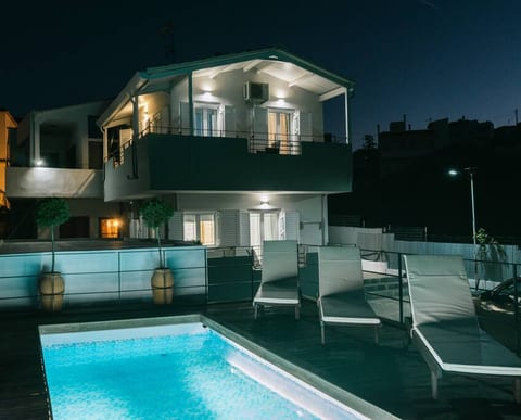 * * *Ammira Mare* *Maisonette near sea with pool