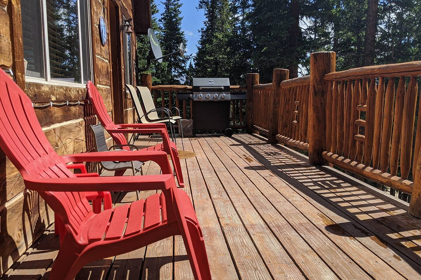 Relaxing deck to grill on and enjoy the solitude of the cabin. Relax on deck while taking in some fresh mountain air and listening to the sounds of nature. At night star gazing from the deck is the perfect way to end your day.