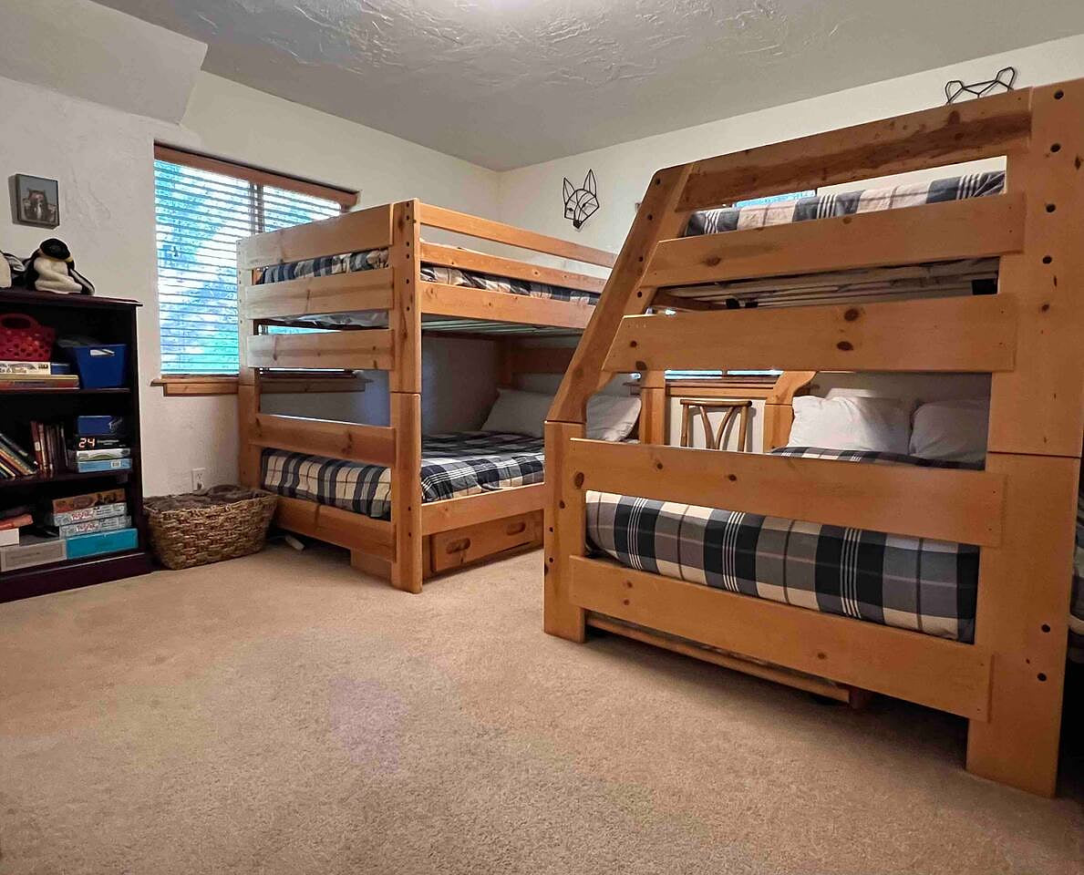 Plenty of room in the bunk room for guests with 3 full beds and 1 twin. 