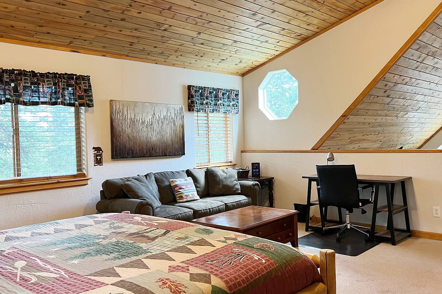 All the windows in the spacious master loft, make the room light and bright. You can fall asleep to the views of the pine trees. It is a secluded lot, where no one can see in the windows.