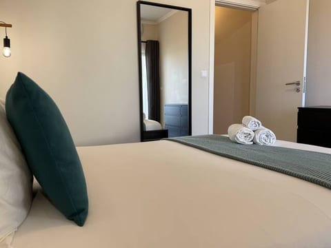 Luxe Condo with Pool, A/C & Seaview Balcony