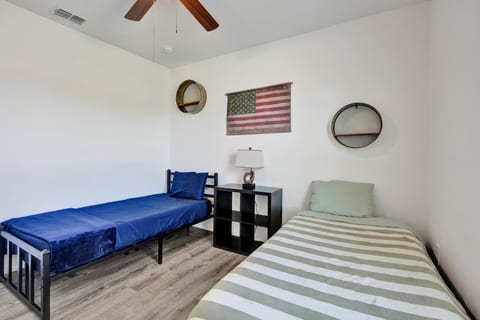 The VOGUE - Modern Pet Friendly Home! 