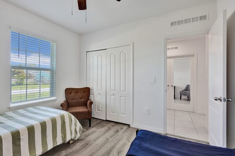 The VOGUE - Modern Pet Friendly Home! 