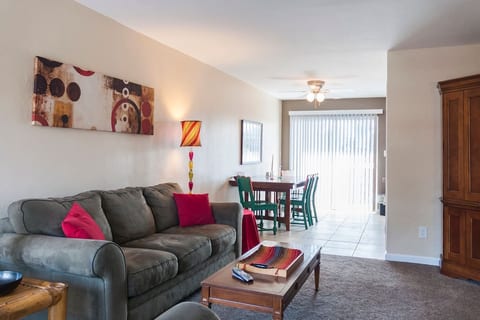 Longer Stay for Travelers - Midtown 718 Apartments