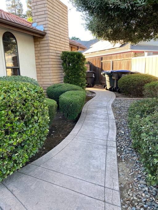Walkway to Suite Spot from front yard main house