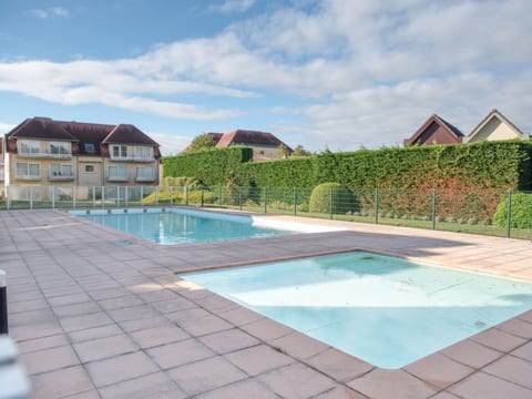 Green Garden XVXI 205 with pool view