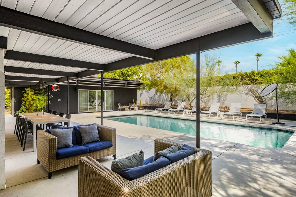 Earthy Modern Designer Pool Home + Guesthouse - Palm Springs