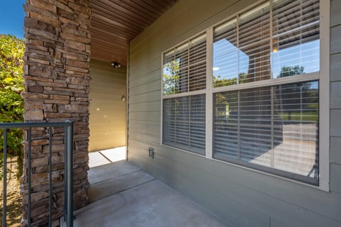 1037 walk in entry