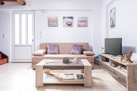 Relaxing sofa in a perfect place!
