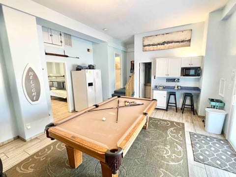 Family, Pet Friendly home, walk to beach, hot tub