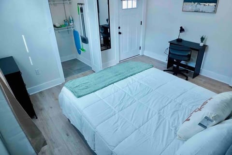 Modern 1BD Duplex near Hospital/Downtown/UTC
