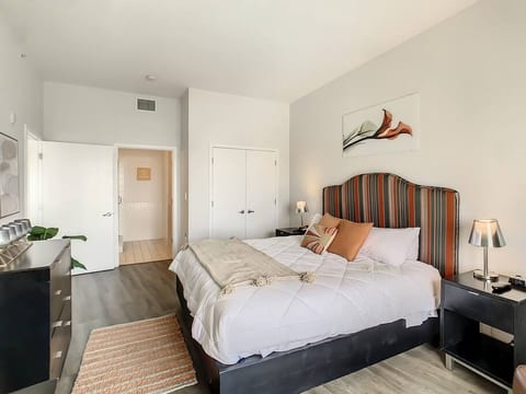 Pet Friendly Large 1 Bed 1 Bath at the Melia Hotel