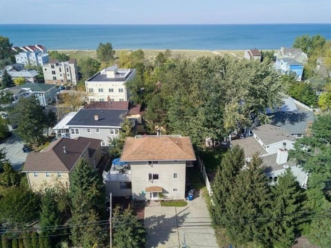 Living Well: Sleeps 16+ Super Close to the Beach!