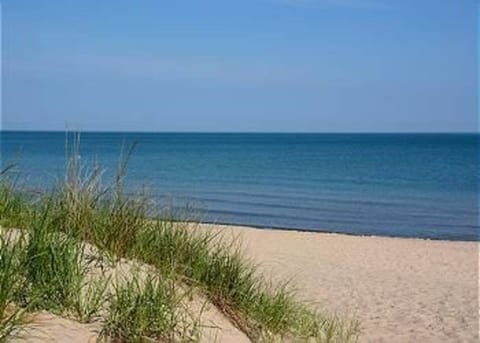Living Well: Sleeps 16+ Super Close to the Beach!