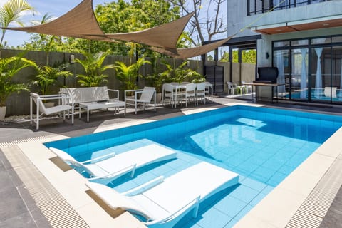 Isla Villa 2 - Luxury Pool Villa w Karaoke