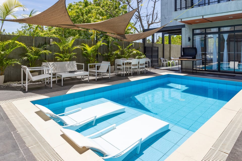 Isla Villa 2 - Luxury Pool Villa w Karaoke - Lapu-Lapu City
