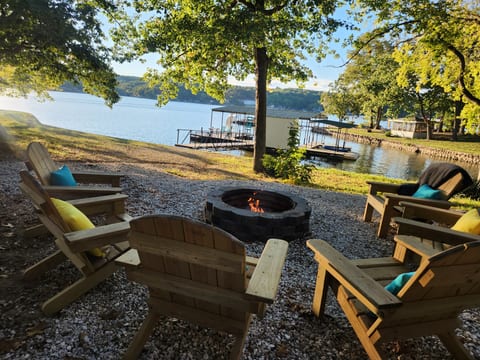 Waterside firepit