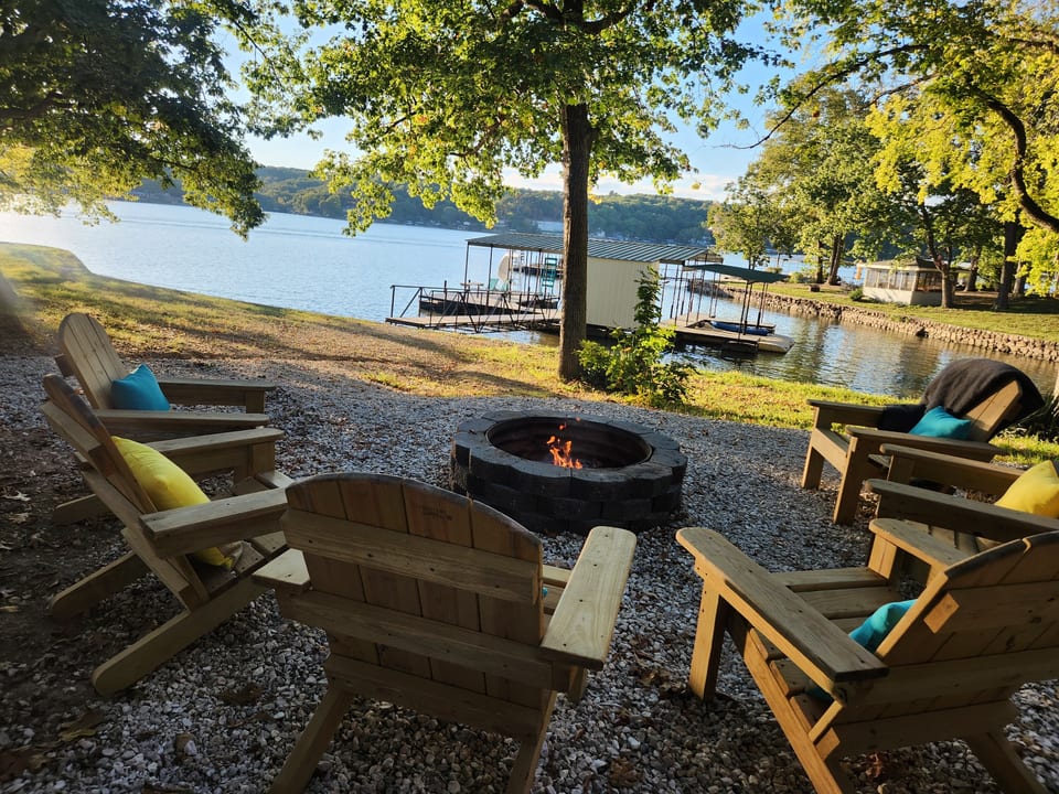Waterside firepit