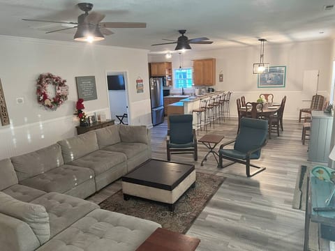 Beach House w/ Heated Pool, Hot Tub & Shuffleboard