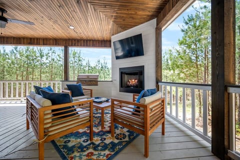 Platinum Ridge - Luxury 1 Bedroom with Bunk Nook!