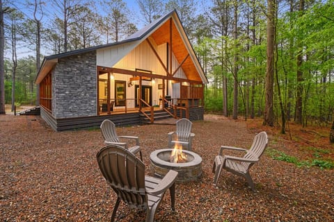 Knotty & Nice - Modern Luxury Honeymoon Cabin!