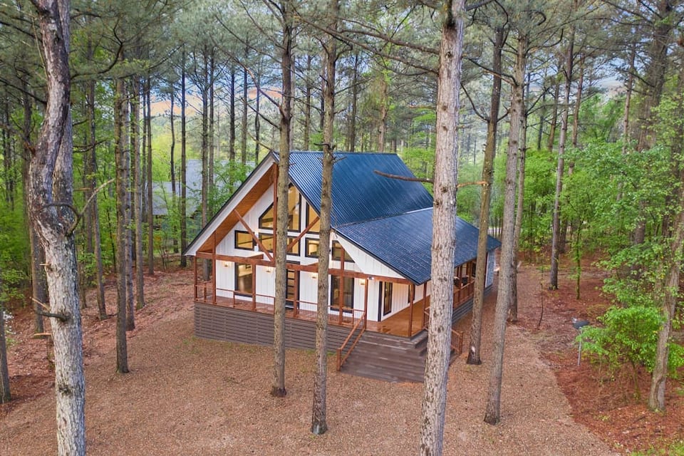 Knotty & Nice - Modern Luxury Honeymoon Cabin! - Broken Bow