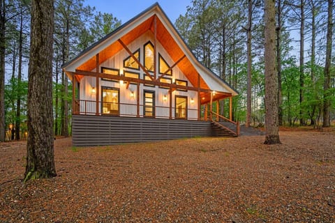 Knotty & Nice - Modern Luxury Honeymoon Cabin!