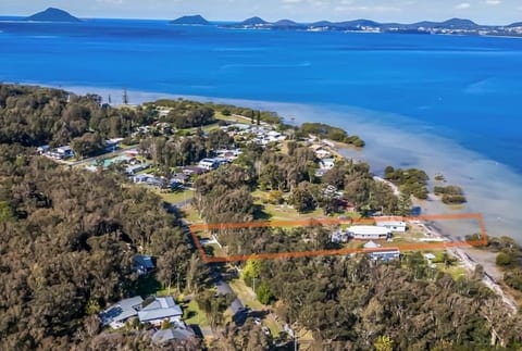 full view of pindimar beach house port stephens