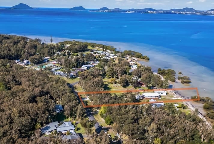 full view of pindimar beach house port stephens