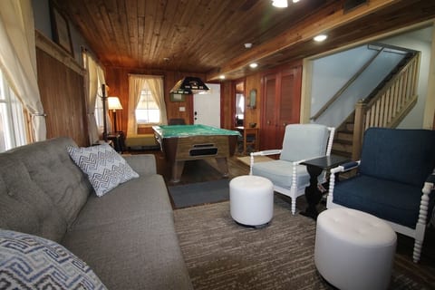 Family room: pool table, large screen TV,