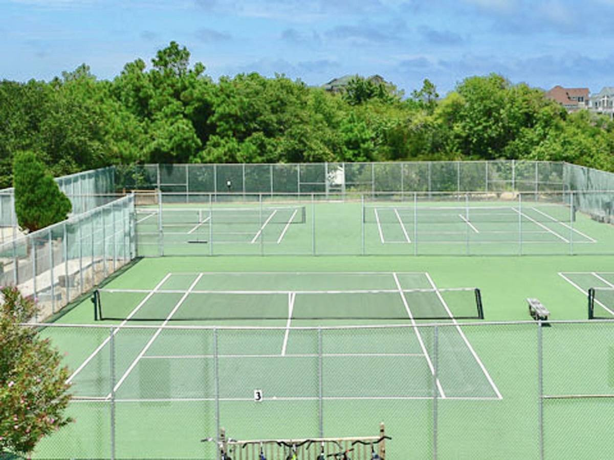 Community tennis