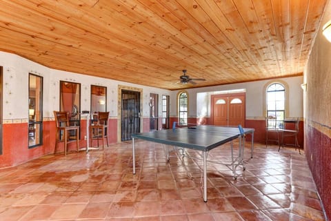 Happy Hours! Beautiful Master Suite Quiet N/hood