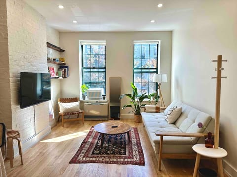 Serene Minimalist Escape - Heart of Bushwick