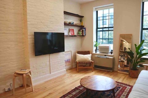 Serene Minimalist Escape - Heart of Bushwick