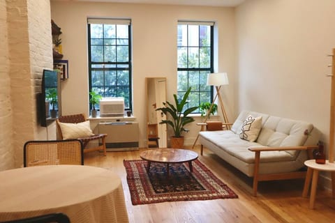 Serene Minimalist Escape - Heart of Bushwick