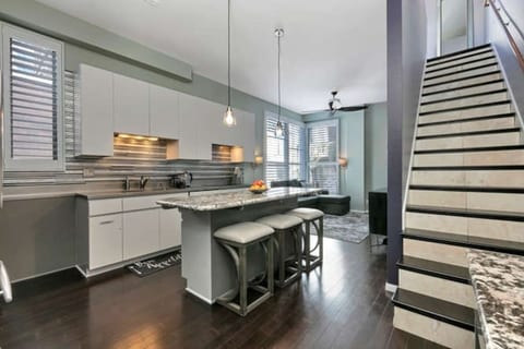 Note there is NO Dining table, bar has 3 stools, a 3rd can be moved up from the table downstairs.
Also note there is NO bathroom on this center level. Bathrooms are located in bedrooms upstairs and downstairs.