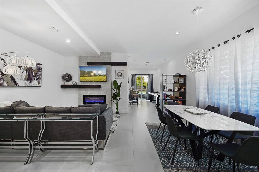 relax-in-style-mag-mile-pool-billiards-and-more/