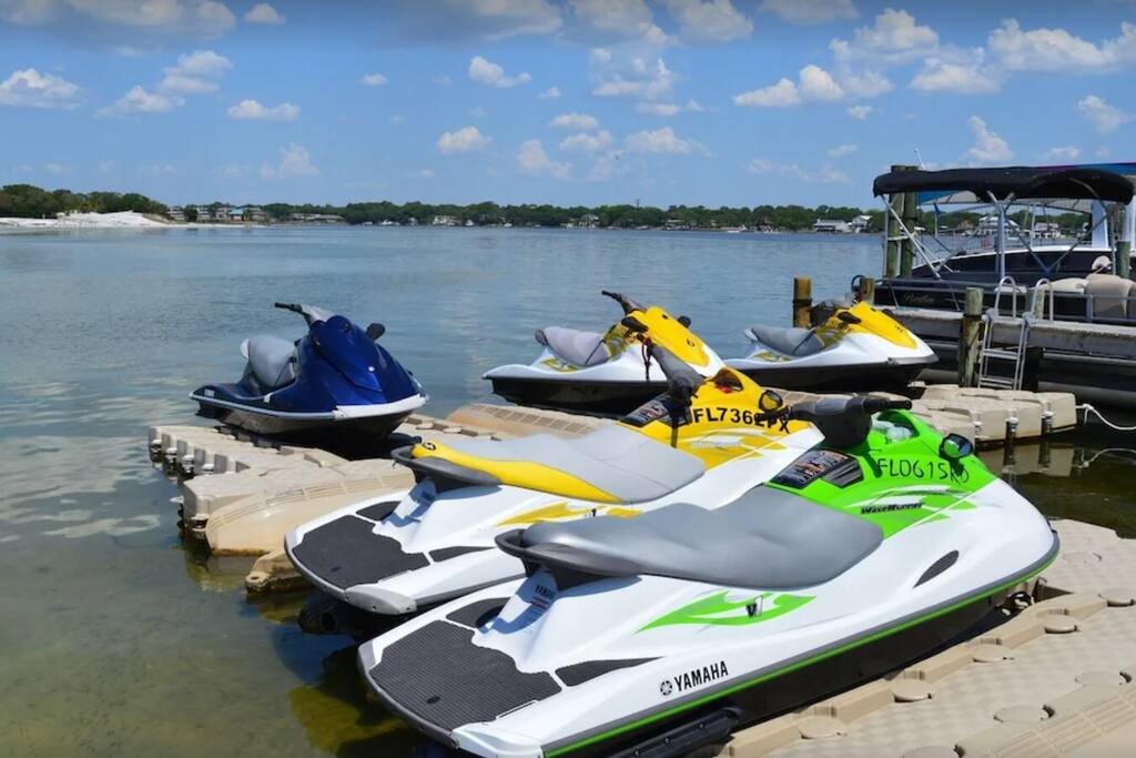 [bayside] you can rent a jet ski