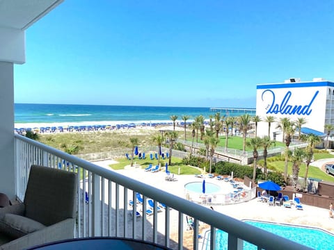 See the gulf of Mexico on the balcony