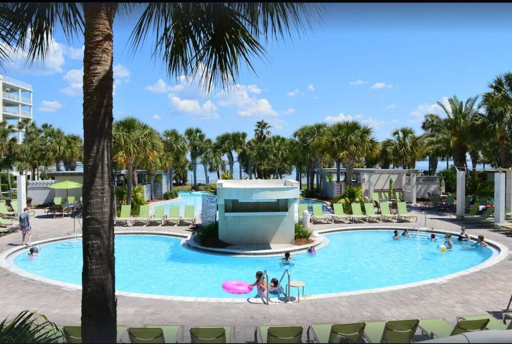 [bayside] pool (heated in winter)