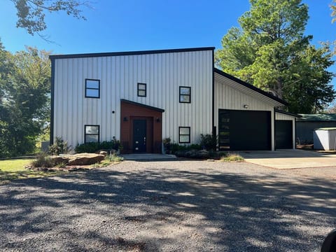 Lakefront Property- Private Boat Dock-sleeps 20