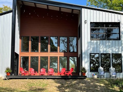Lakefront Property- Private Boat Dock-sleeps 20