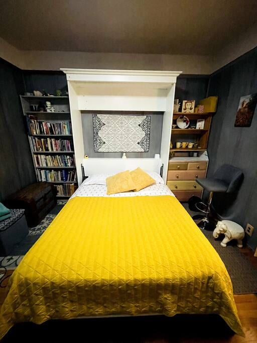 *HoneyBee Room w/shared bathroom* - Seaside