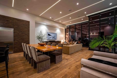 The Glass Haus •Modern Luxury•River Oaks •Elevator