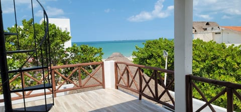 Amazing 3 DR,3 BA  Beach House with pool!