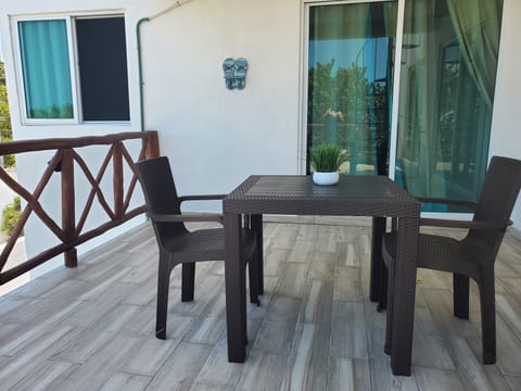 Amazing 3 DR,3 BA  Beach House with pool!