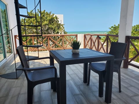 Relax and eat while watching the ocean and feeling the breeze. 