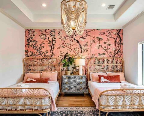 (3) queen beds, premium bedding, and Hilton hotel fine linens, private terrace overlooking the city, 65” tv, 2 walk-in closets
3rd bed setup upon request