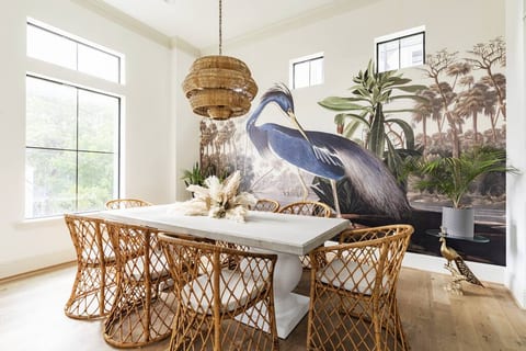 WOWWW factor! Dining room seats 8 and kitchen island 5.